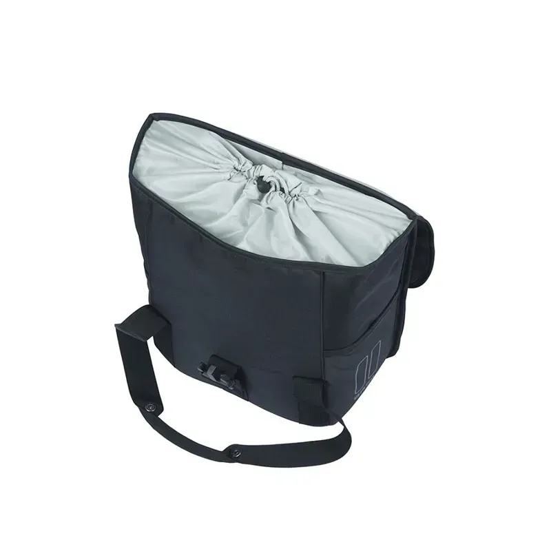 Basil Go Simple 16l Pannier in Black
