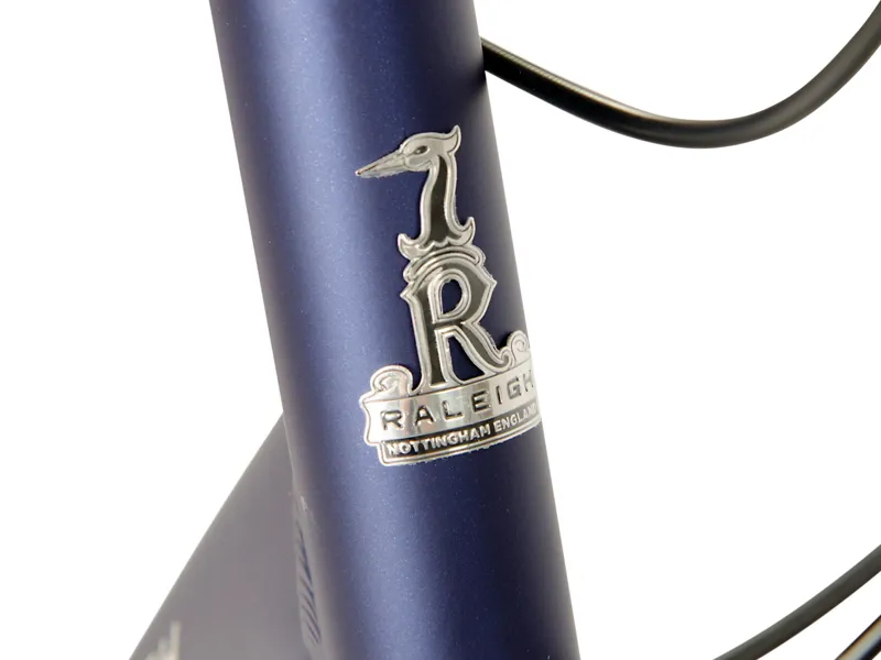 2020 Raleigh Pioneer Tour Crossbar Hybrid Bike in Silver-2