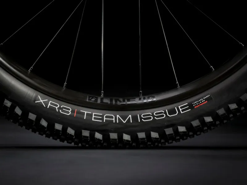 2021 Trek Roscoe 8 in Black/Red/Marigold-1