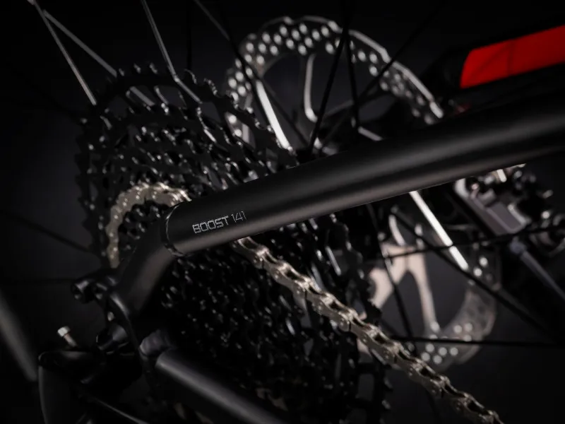 2021 Trek Roscoe 8 in Black/Red/Marigold-5