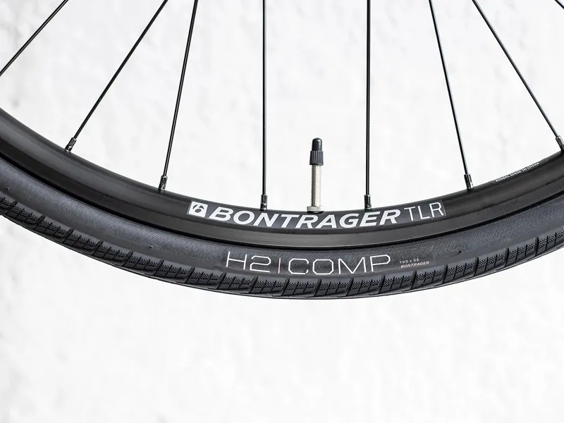 Trek FX 3 Disc Equipped Hybrid Bike in Viper Red to Cobra Blood-4