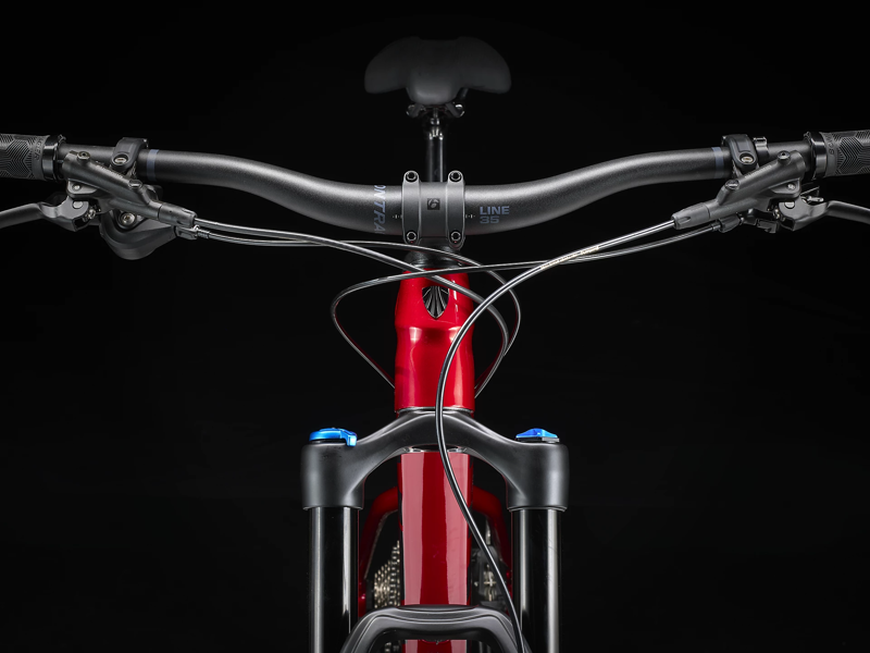 Trek Roscoe 9 Mountain Bike in Crimson-10