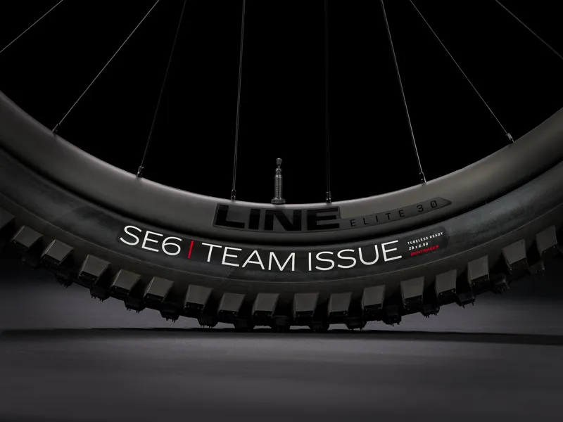 Trek Slash 9.8 XT Enduro Mountain Bike in Daintree-1