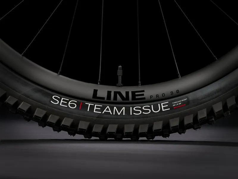 Trek Slash 9.9 XO AXS Enduro Mountain Bike in Lichen Green-1