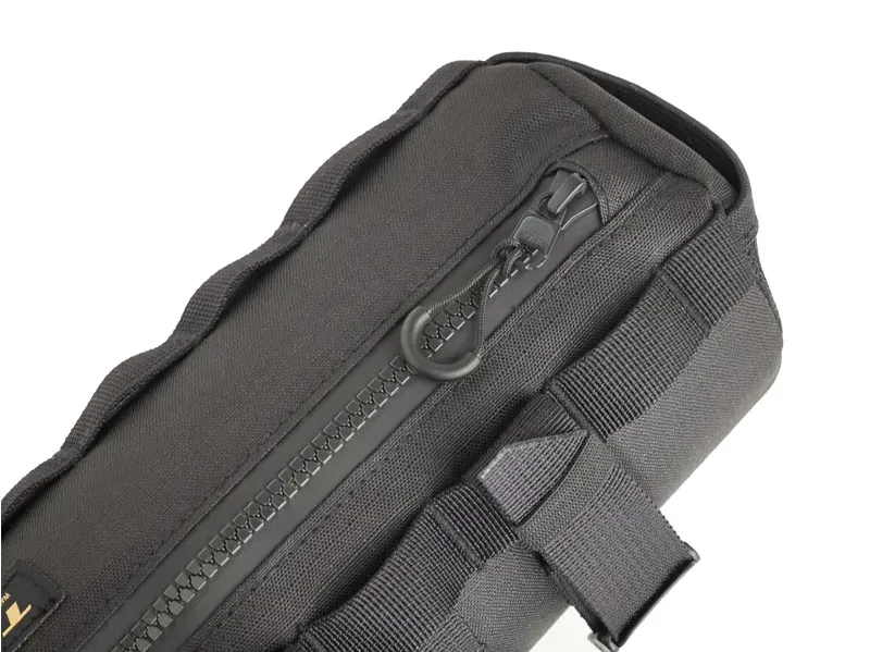 Trek 1.2l Handlebar Bag in Black-2