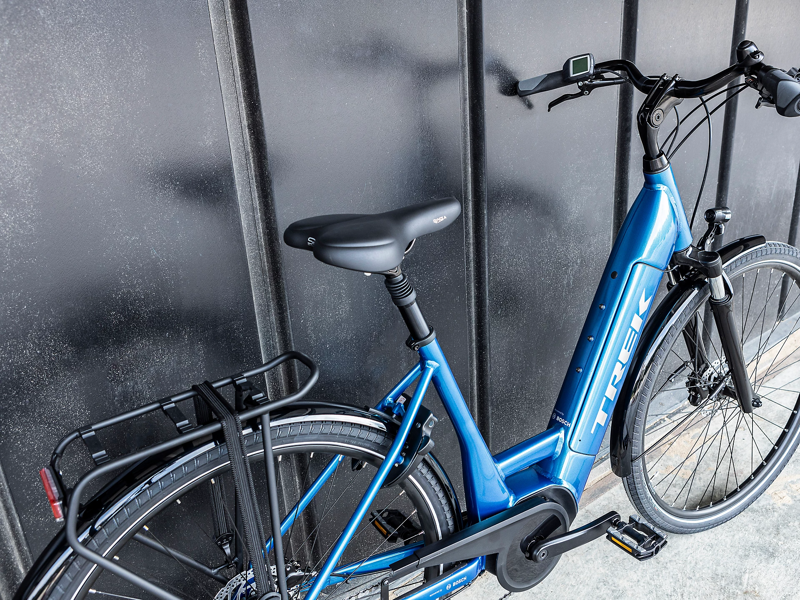 Trek Verve+ 3 Lowstep Hybrid Bike in Alpine Blue-11