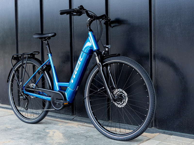 Trek Verve+ 3 Lowstep Hybrid Bike in Alpine Blue-5